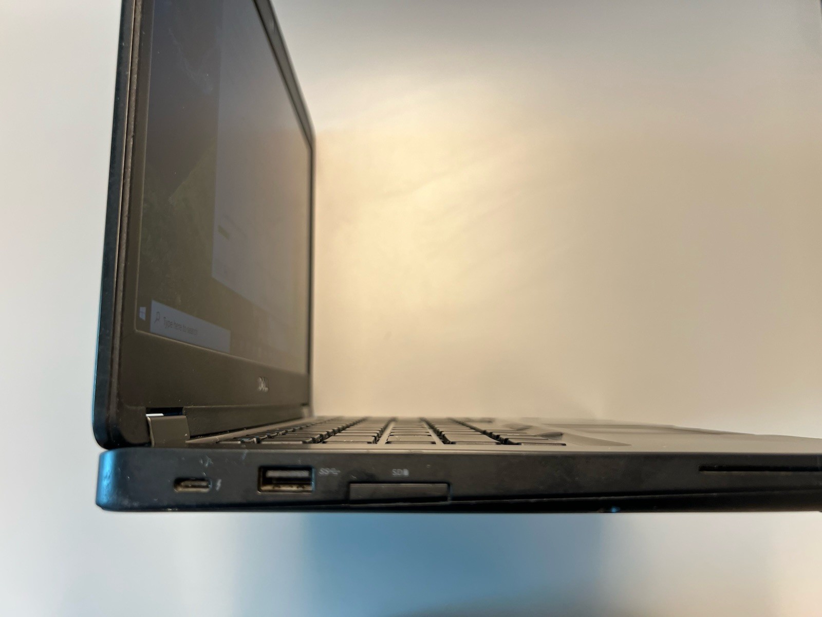 DELL LATITUDE 5491 Intel i7-8850H 8GB RAM 500GB SSD – Nvidia MX130 – Win 10 Pro