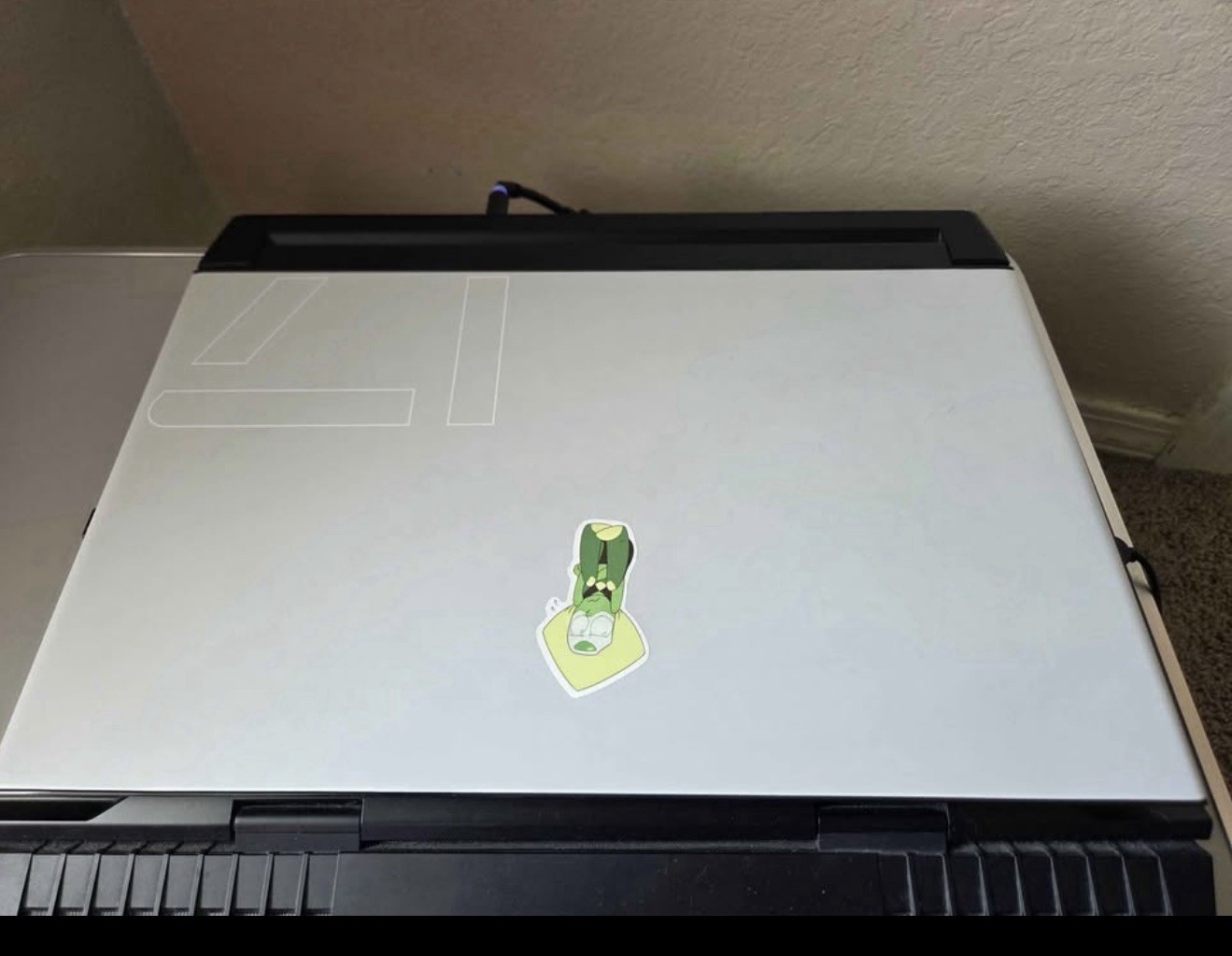 Alienware m17 R3 Intel Core i7-10750H 2.6GHz RTX 2070 16GB RAM 512GB SSD 17.3″