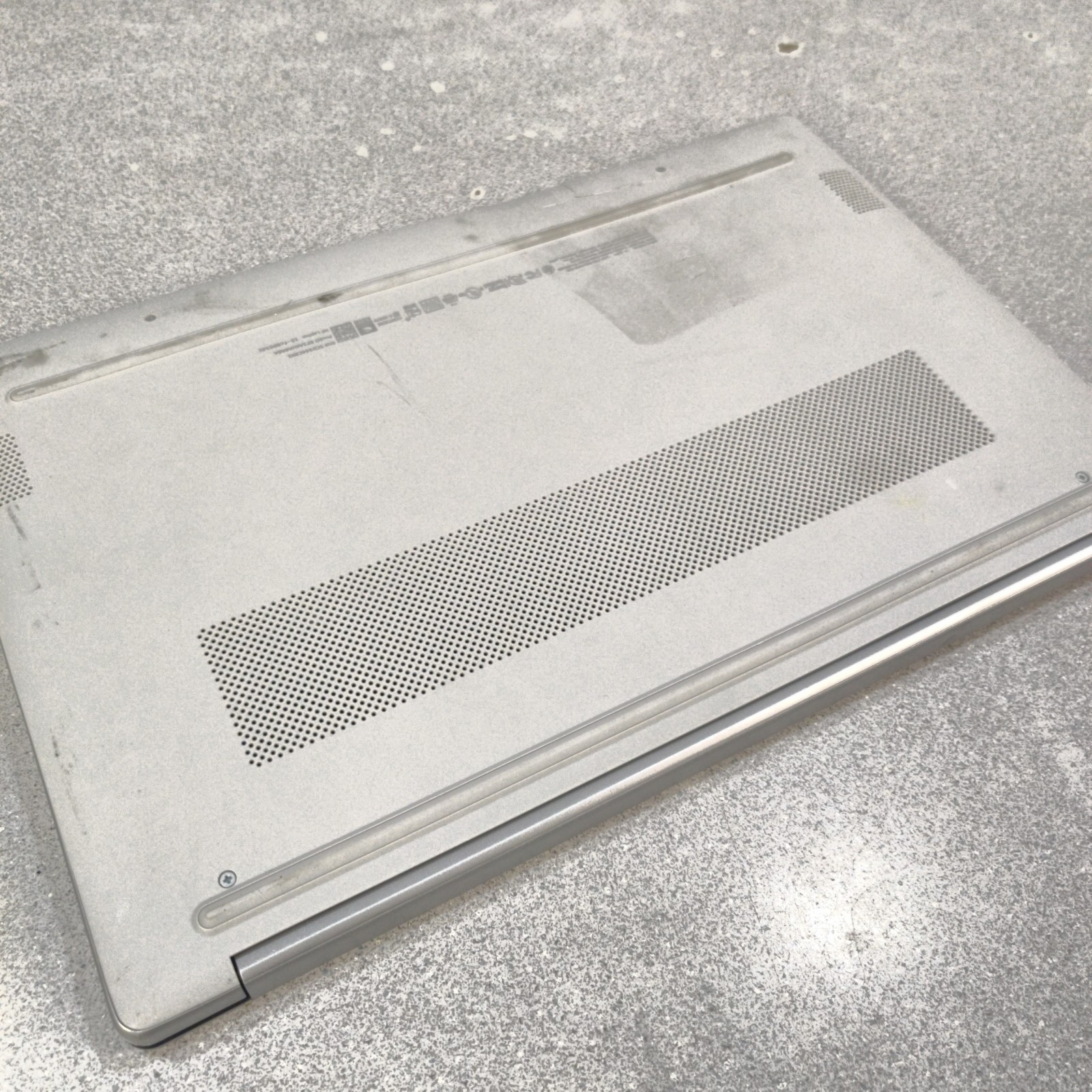HP Laptop 15-FC0093DX Ryzen 5 7520U 16GB RAM 256GB M.2 W11H FOR PARTS Damaged