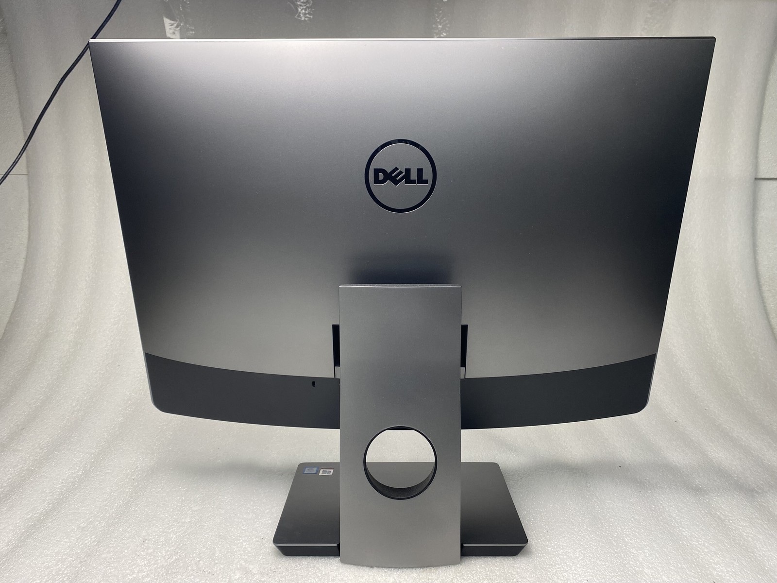 Dell Precision 5720 AIO 27″ Xeon E3-1245 v6 3.7GHz 32GB RAM 512GB SSD AMD NO OS