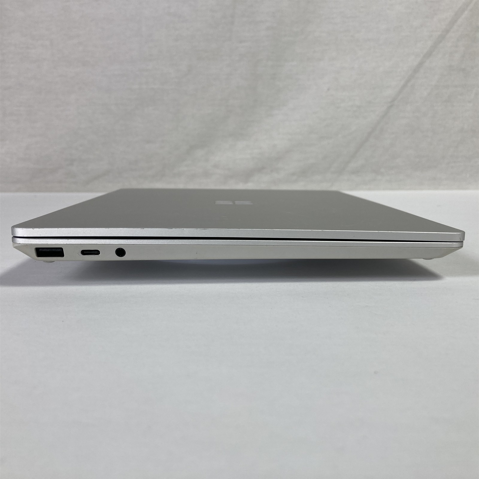 Microsoft Surface Laptop Go 2 12.4″ i5-1135G7 2.4GHz 16GB 256GB NVMe SSD – Win11