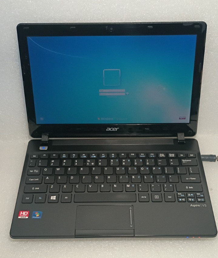 Acer Aspire V5-121- 11.6 Notebook AMD C70 @ 1.00GHz- Works bad Battery. no charg