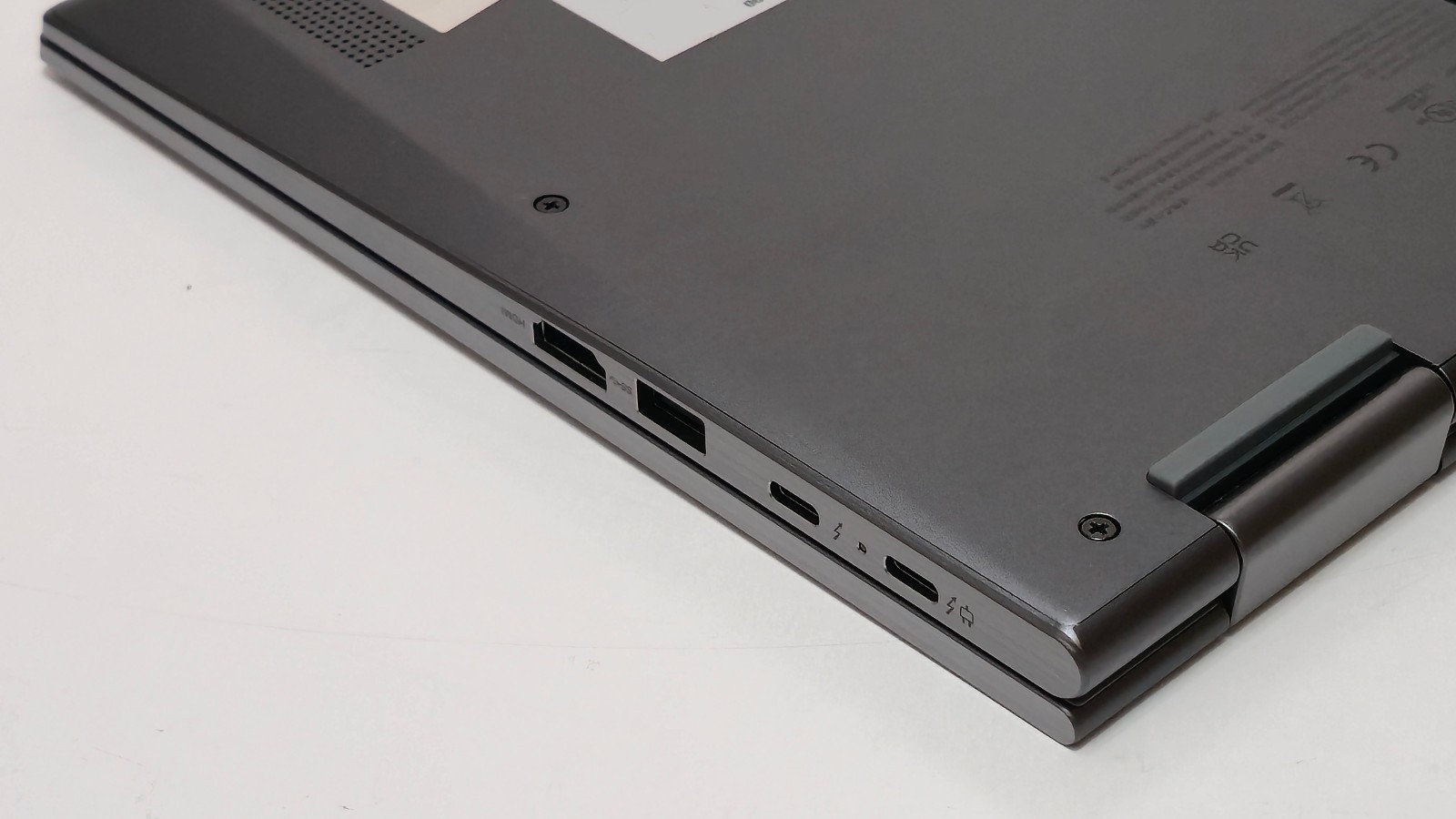 Lenovo ThinkPad X1 Yoga Gen 8 (i7-1365U CPU, 32 GB RAM 1 TB SSD) 14″ UHD Touch