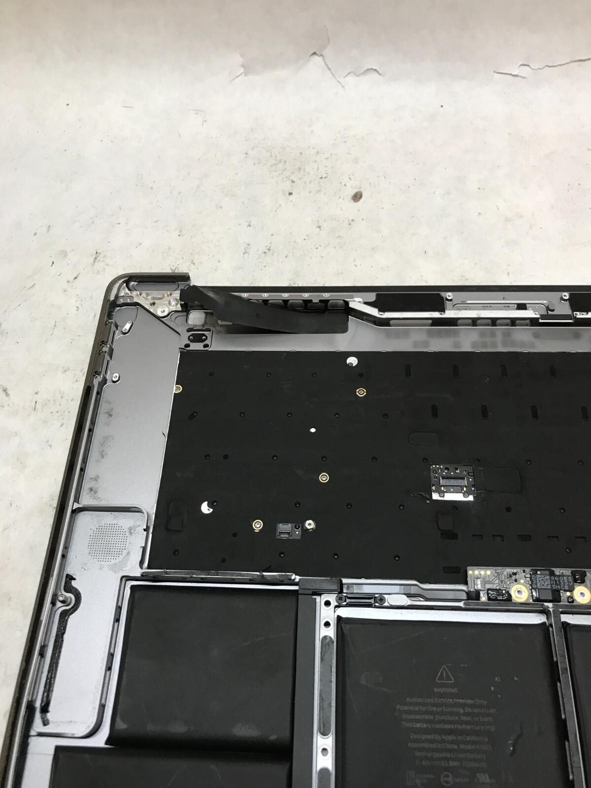Apple MacBook Pro Touch/2018 A1990 Palmrest NO MOTHERBOARD For Parts/Repair- DW