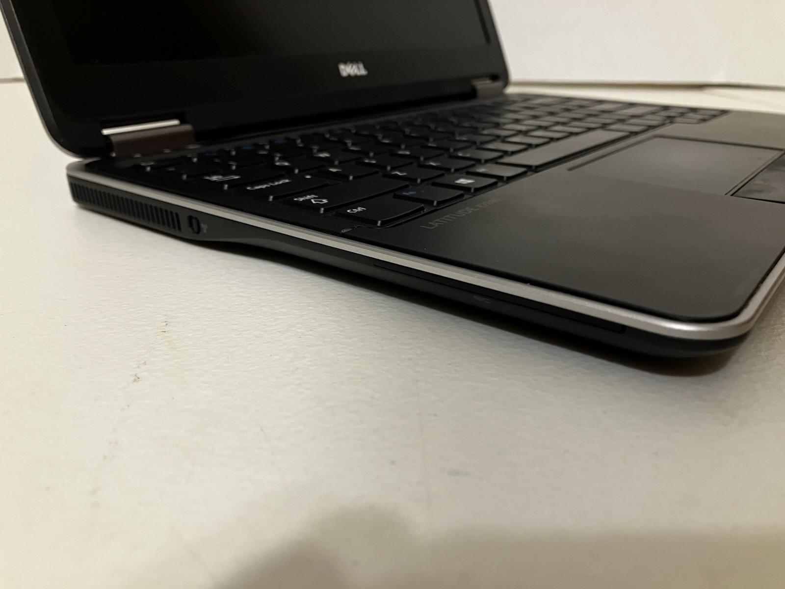 DELL LATITUDE E7240 Laptop i5-4300U 8 GB 256GB SSD *Dual-Boot* Win10 Pro Linux