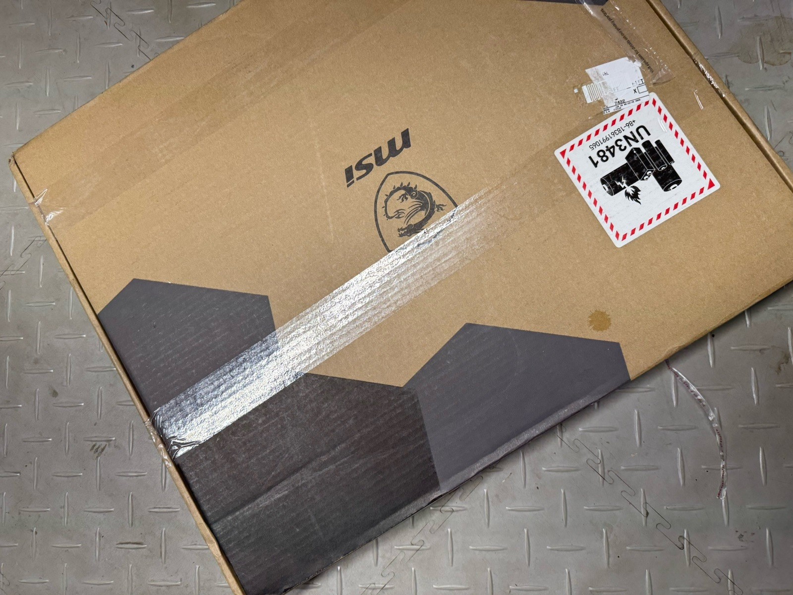 MSI Raider 18 HX A14VIG 240Hz QHD+ 2.2 GHz i9-14900HX 32GB 1TB SSD RTX 4090
