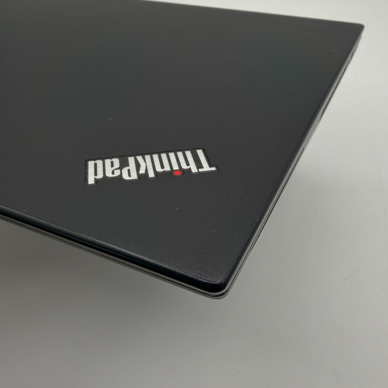 Lenovo ThinkPad T490s 14″ i7-8565U 16GB RAM 256GB SSD Win11 Pro Fingerprin Fair