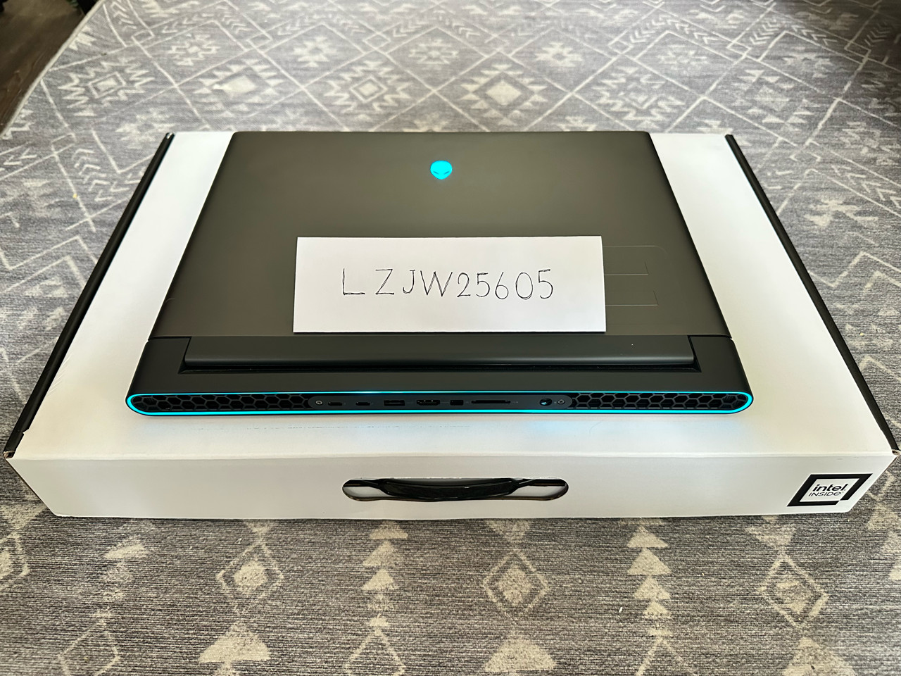 Alienware m18 R2 – i9-14900HX / RTX 4090 / 64GB / 2TB / QHD+ 165Hz – Great look