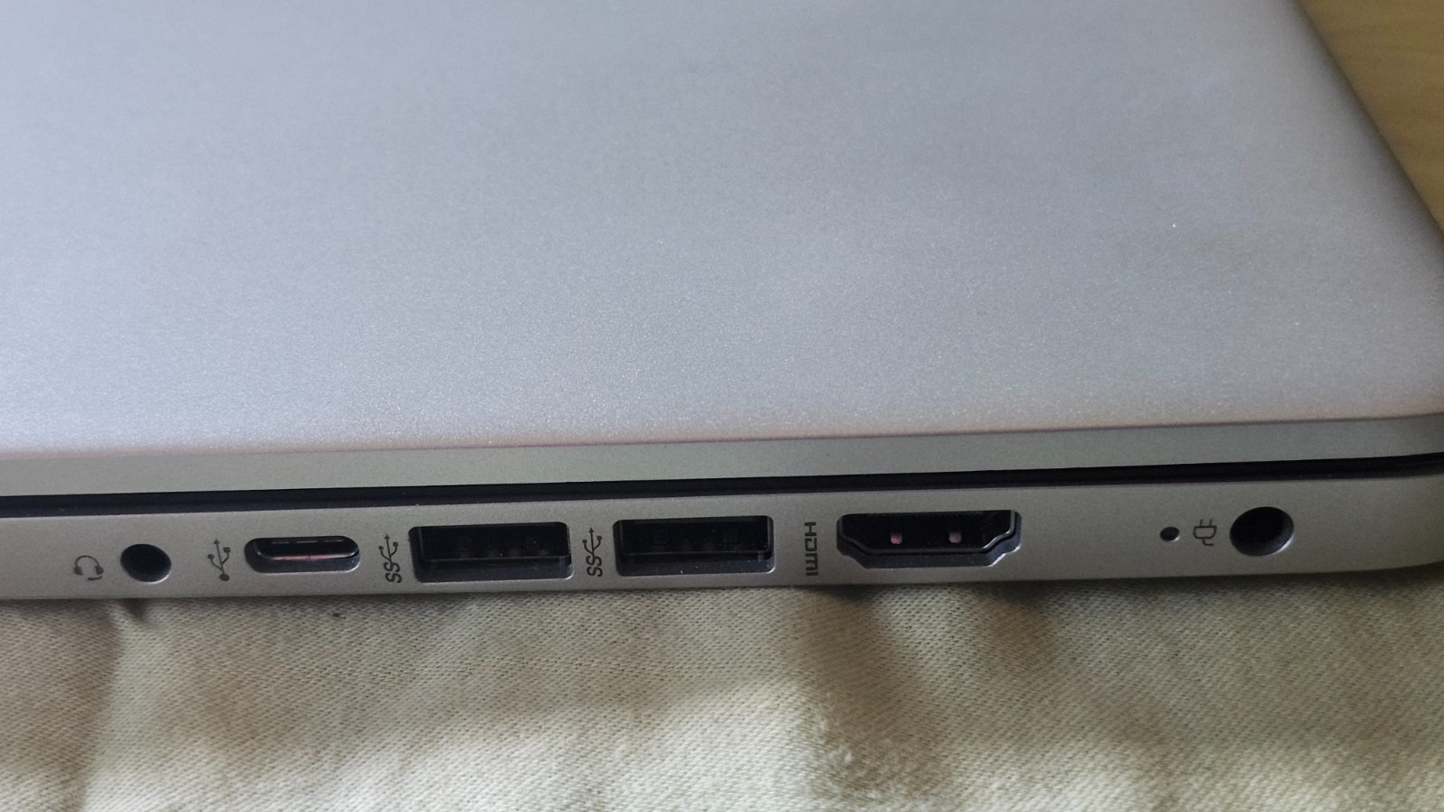 2024–HP Laptop Ultralight 14-dq0760dx Intel Celeron N4120-128 gb (pre-owned)