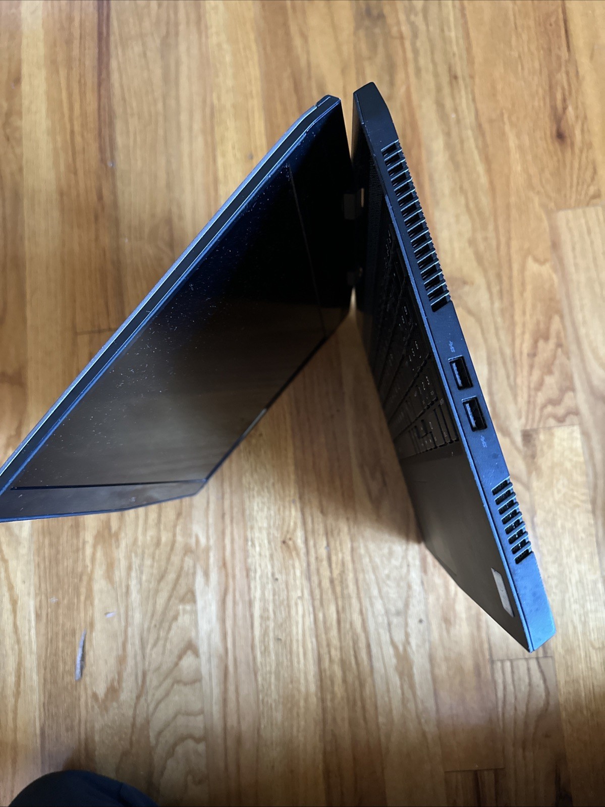 Alienware M15 P79F 15.6″ i7-8750H, 16gb RAM, GeForce GTX 1070,1TB SSD Win10.