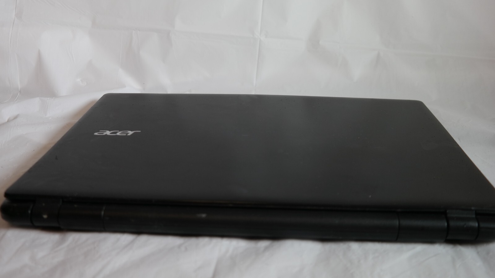 Acer Aspire Notebook E15 4GB RAM 1TB HDD AMD E2 no power, broke mouse pad-parts
