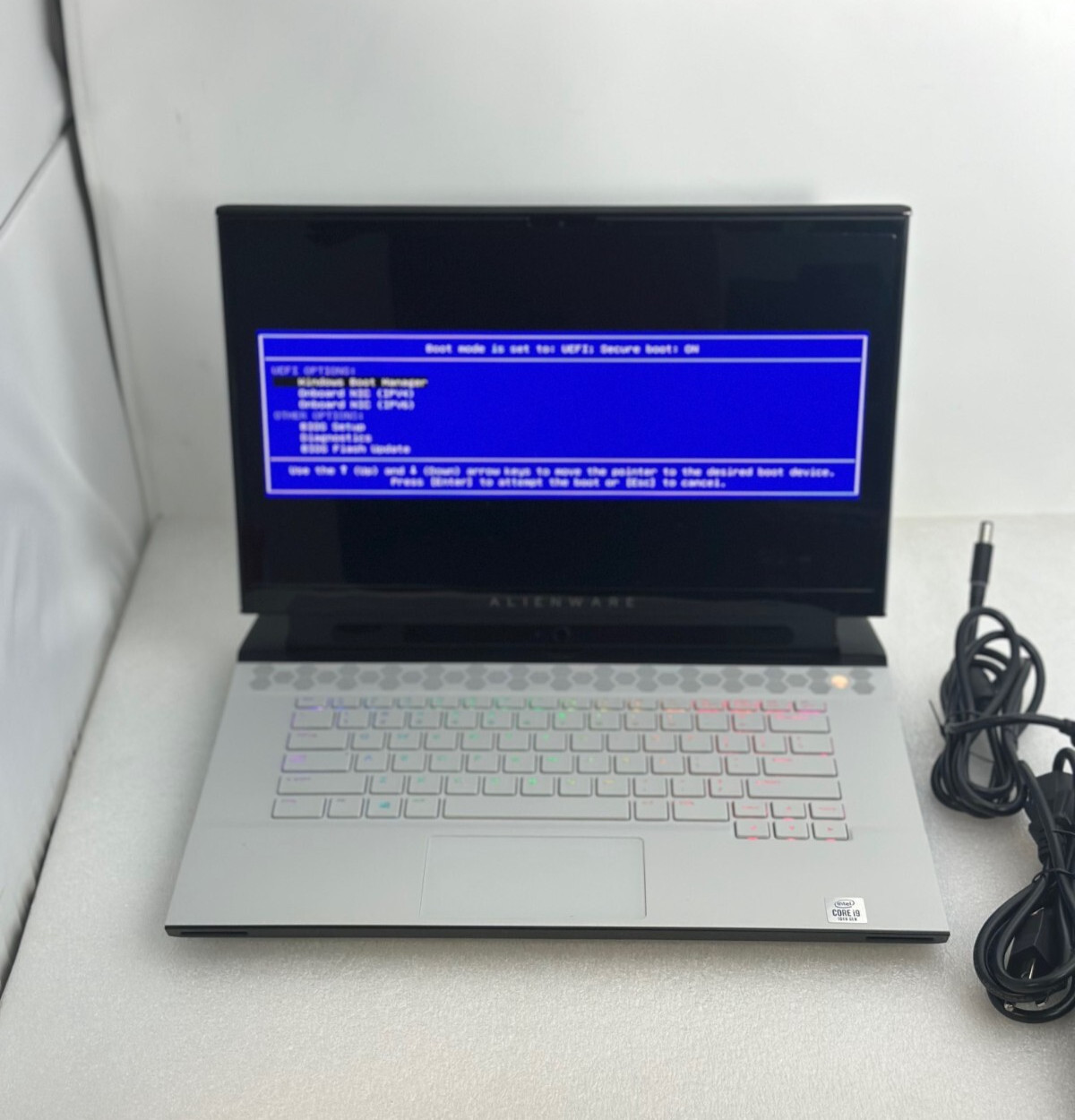 Alienware M15 R3 Intel Core 10th Gen. i9-10980HK GeForce RTX2080 8GB DDR6 – READ