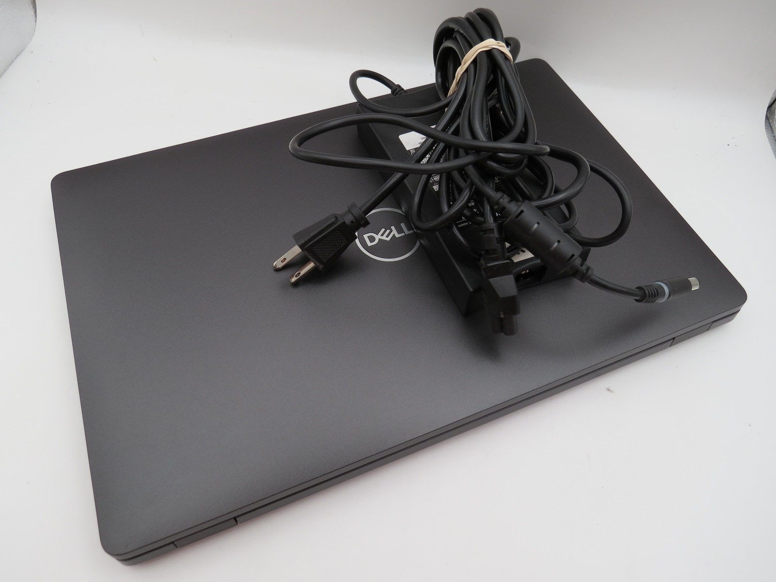Dell Latitude 5501 i7-9850H @ 2.6GHz 16GB DDR4 256 GB m2 No OS