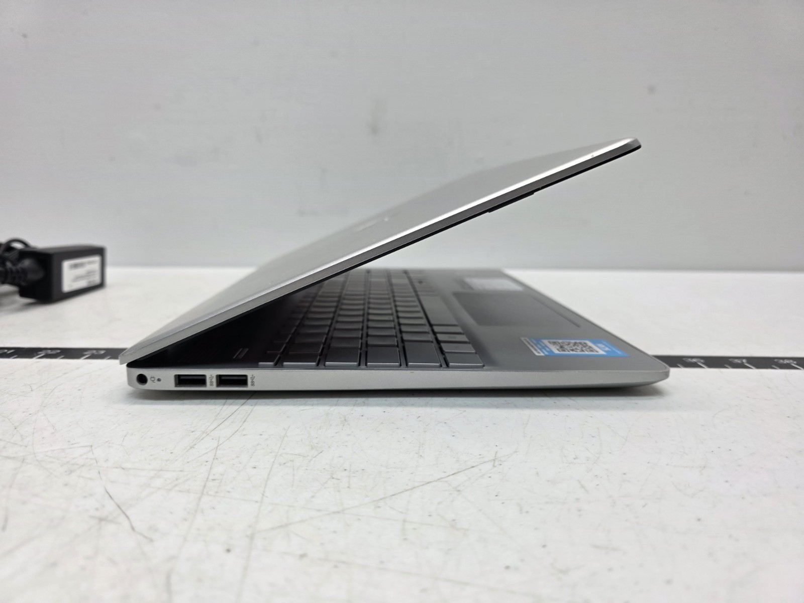 *READ* HP 15.6″ 15-dy1031wm Intel i3-1005G1, 8GB RAM, 256GB SSD, Windows 11 Home