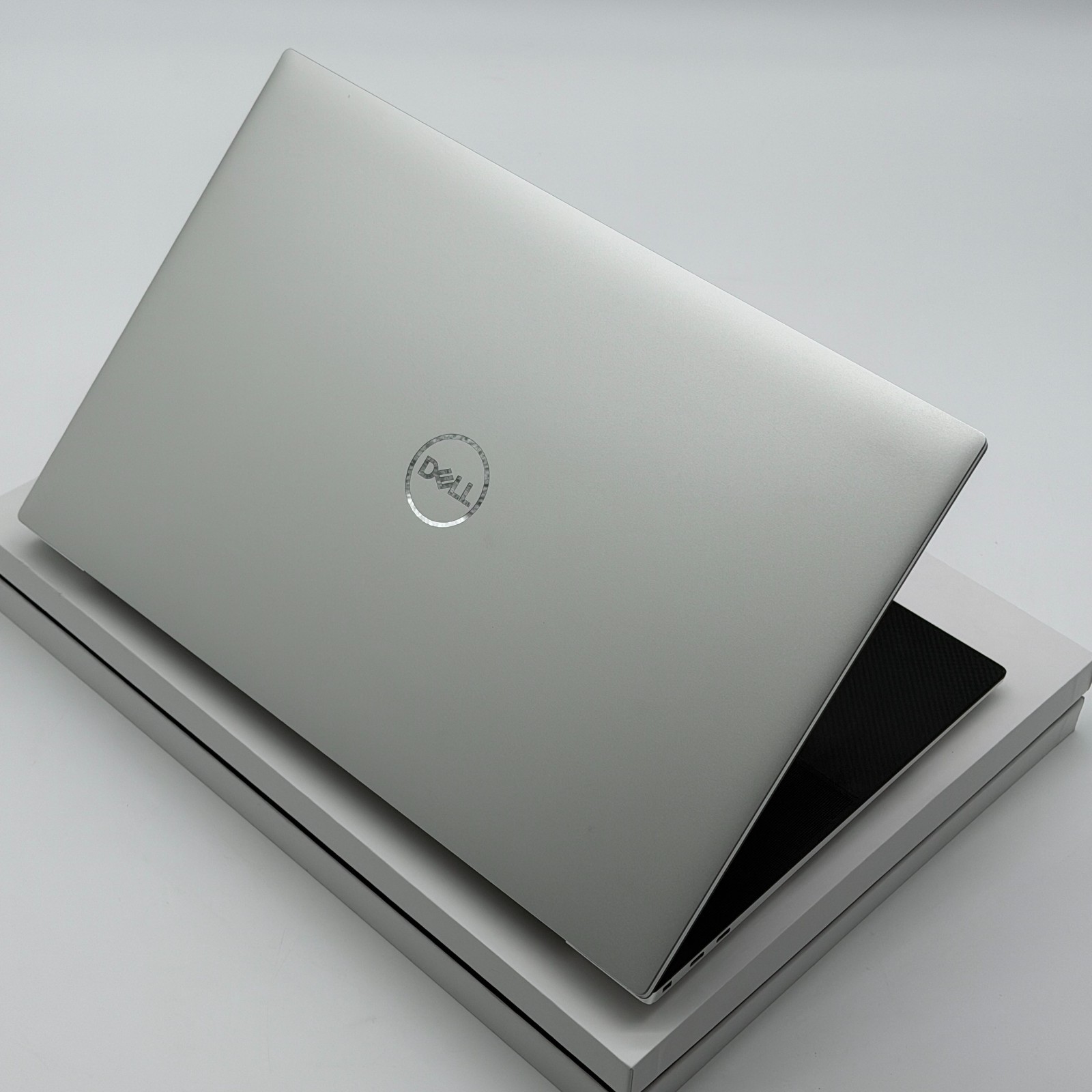 *FAST* Dell XPS 17 – CORE i9 – 64GB RAM – 2TB – NVIDIA RTX 3060 – 4K UHD