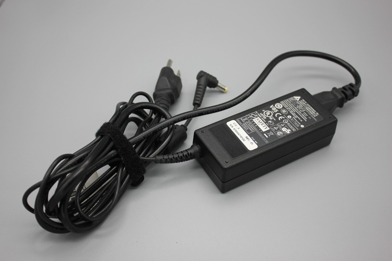 Acer Aspire V5 Series Touchscreen Laptop & Charger – UNTESTED – FOR PARTS ONLY