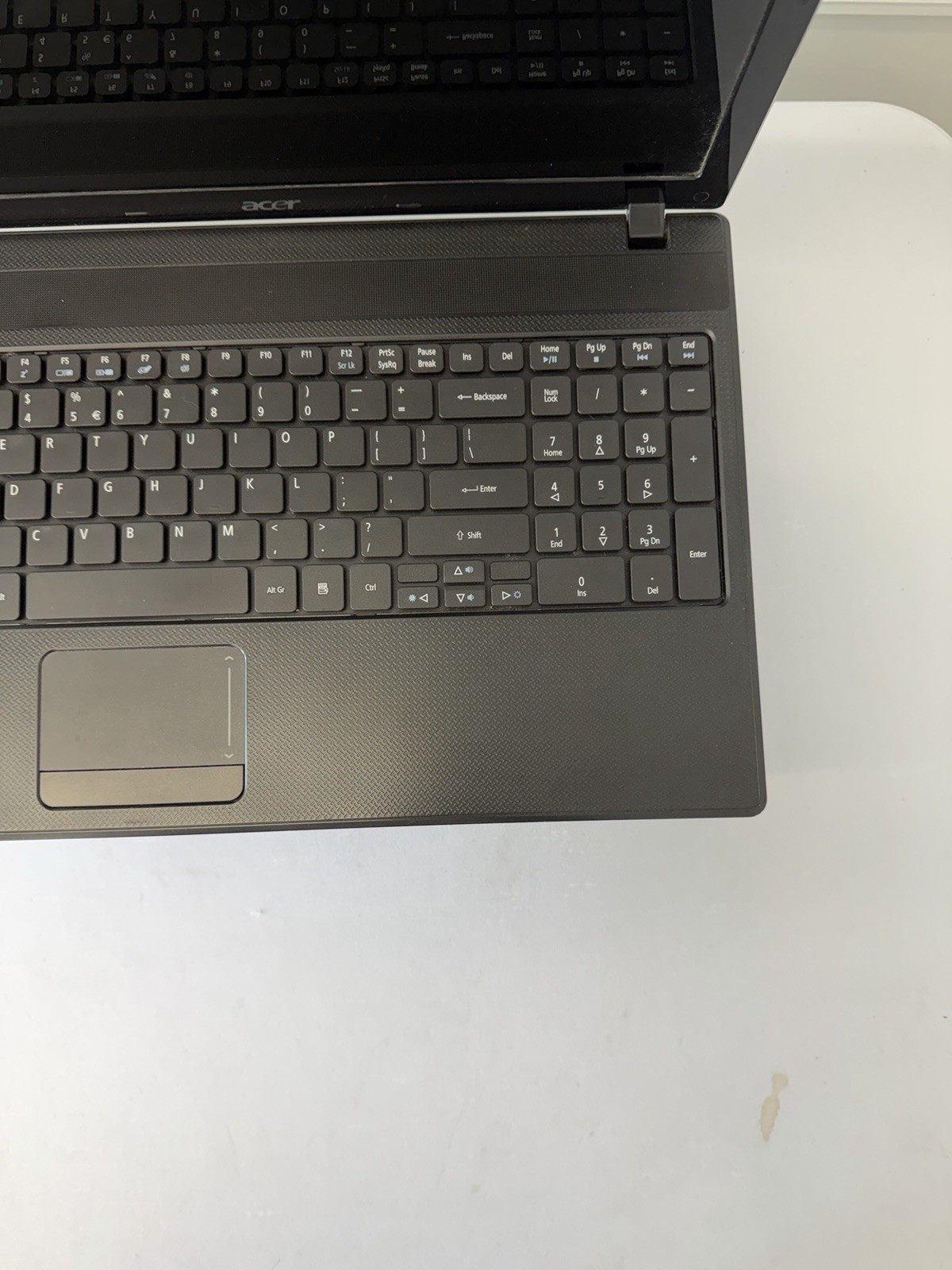 Acer Aspire 5336 Laptop – Good Screen – Intel Celeron 900 – Read Des