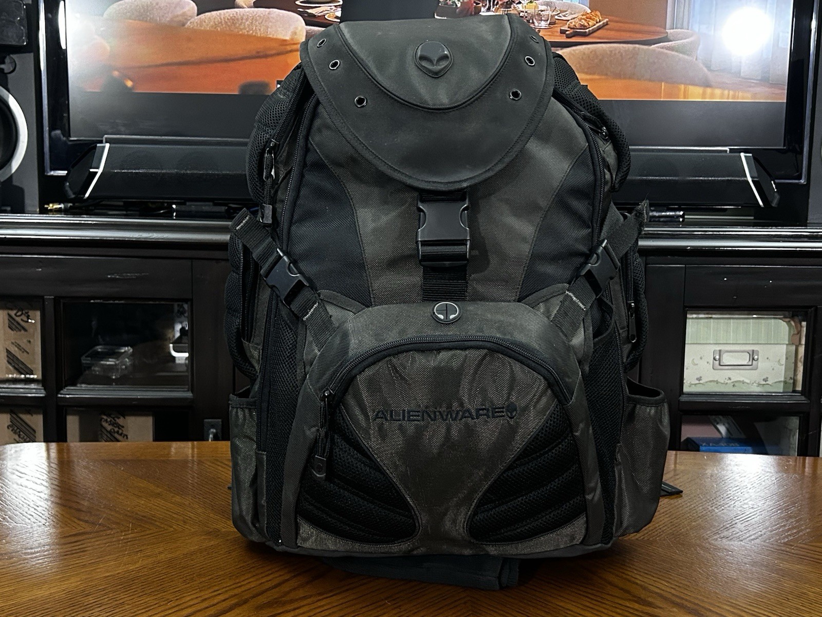 Alienware Area-51 M5700i-R2 Core2 T7200 4GB 2 HDD Backpack Includes