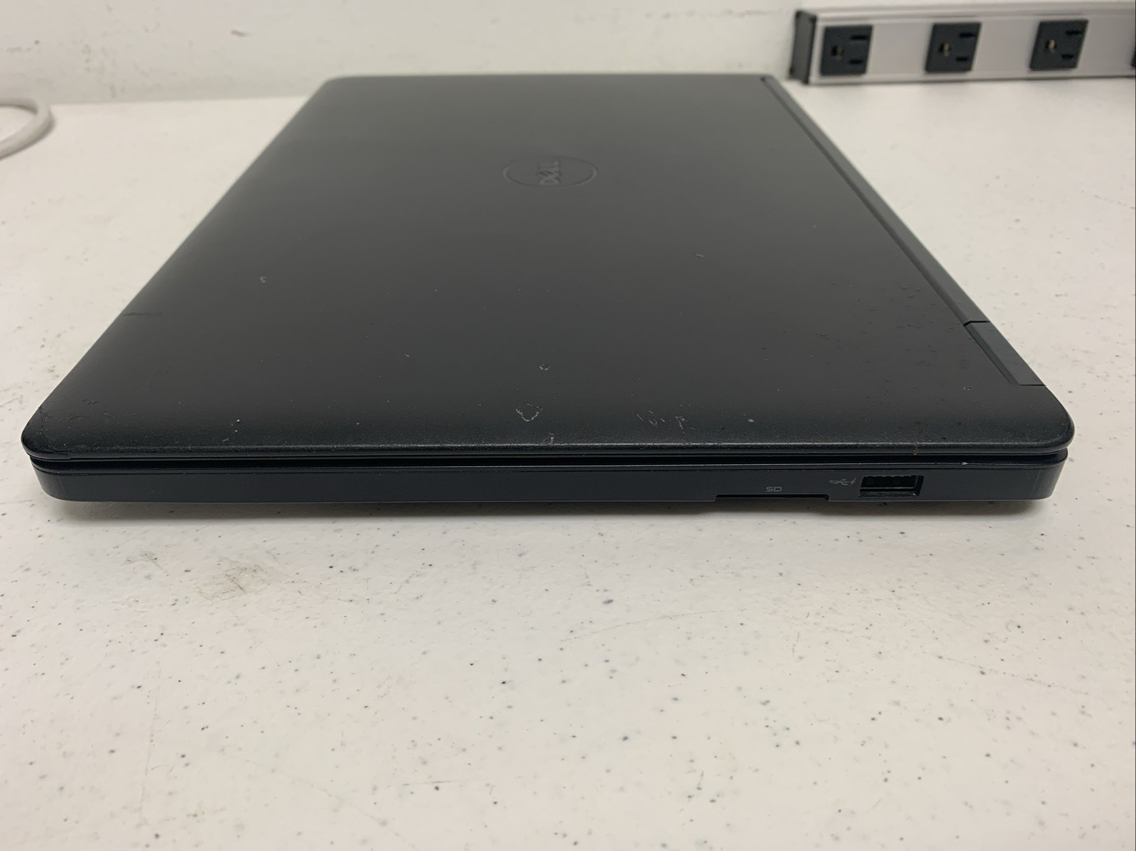 Dell Latitude E5450/Intel i5-5300U /8GB RAM /256 GB SSD /Windows 11 + Chrger