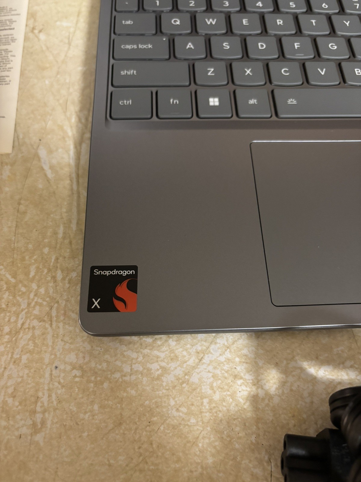 Lenovo IdeaPad Slim 3 15Q8X10 15.3″ Snapdragon X 8-Core 16GB RAM 256GB SSD