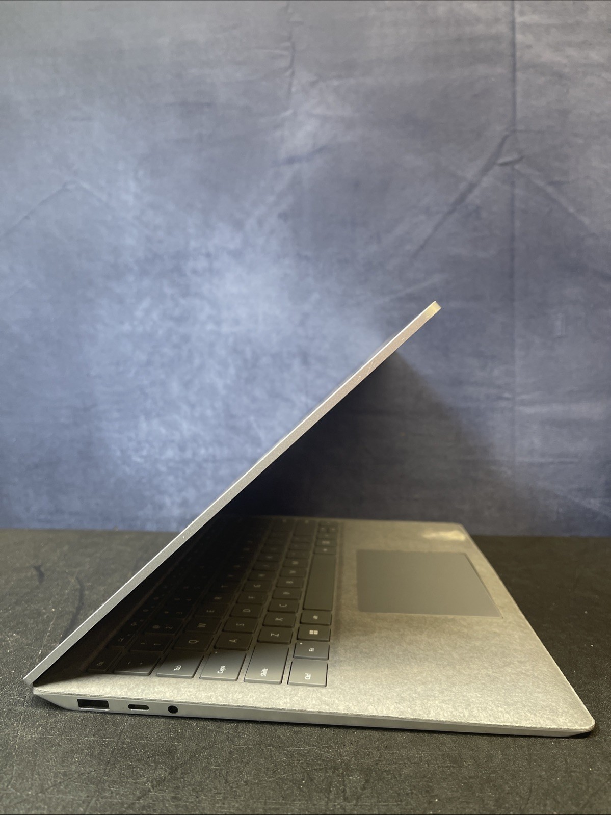 Microsoft Tested LCD Screen w/ Chassis & Battery – No Motherboard