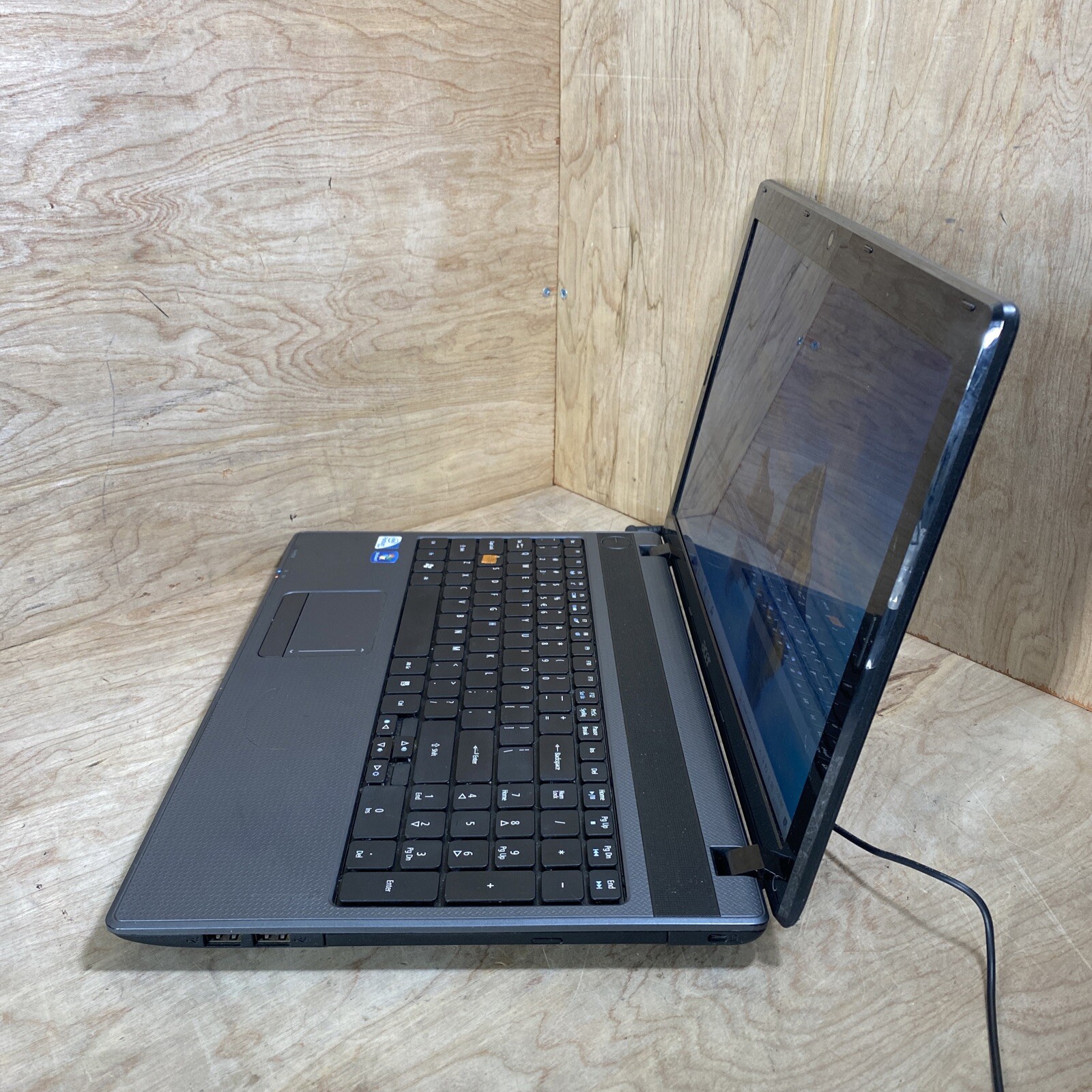Acer 5733Z-4477 Pentium P6200@2.13GHz | 4GB | 500GB HDD | W10H | BAD BATT | READ