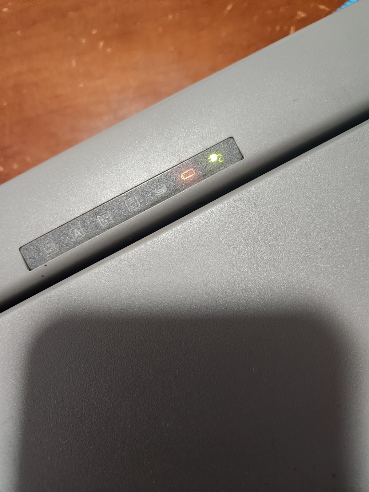 1995 Toshiba satellite loptop 100CS TURNS ON !!!