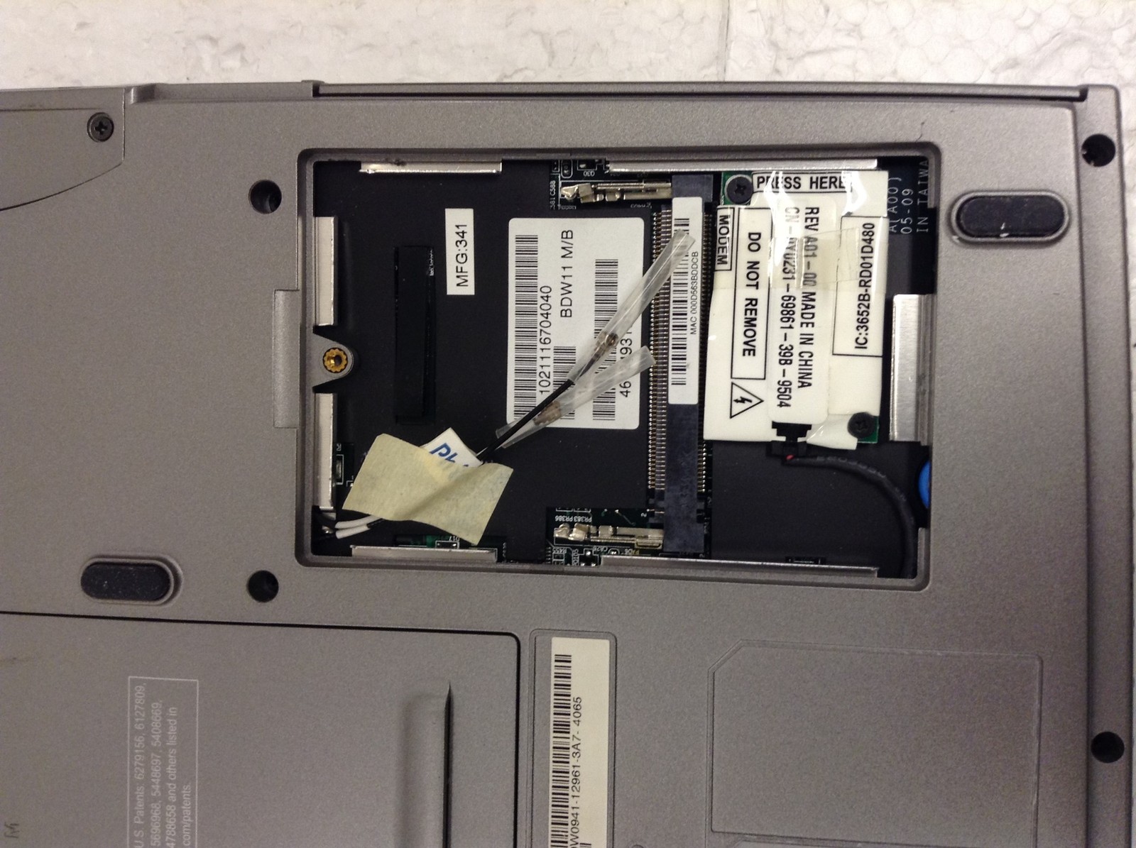 Vintage Dell Inspiron 5150 15″ Pentium 4 3.06GHz Laptop w/ 512MB, DVD-RW, No HDD