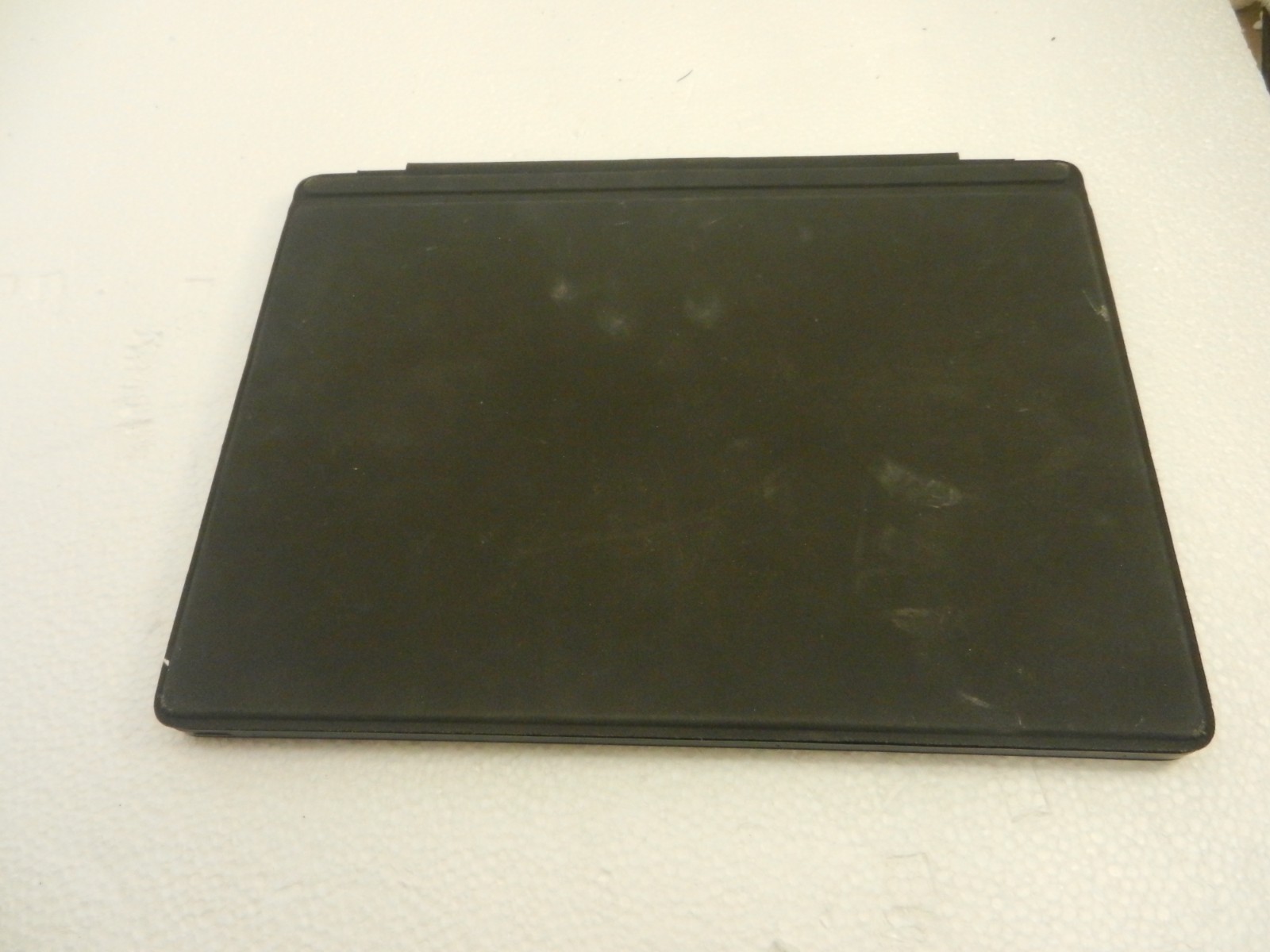 Dell 5290 2-IN-1 Tablet CORE i5-8350U @ 1.70Ghz / 8GB / No HDD – SCREEN ISSUES*