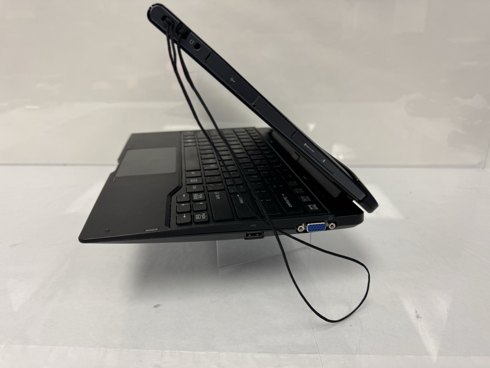 Fujitsu Stylistic Q704 12.5″ Core i5-4200U 4GB Ram 240 SSD w/ Keyboard Dock #1