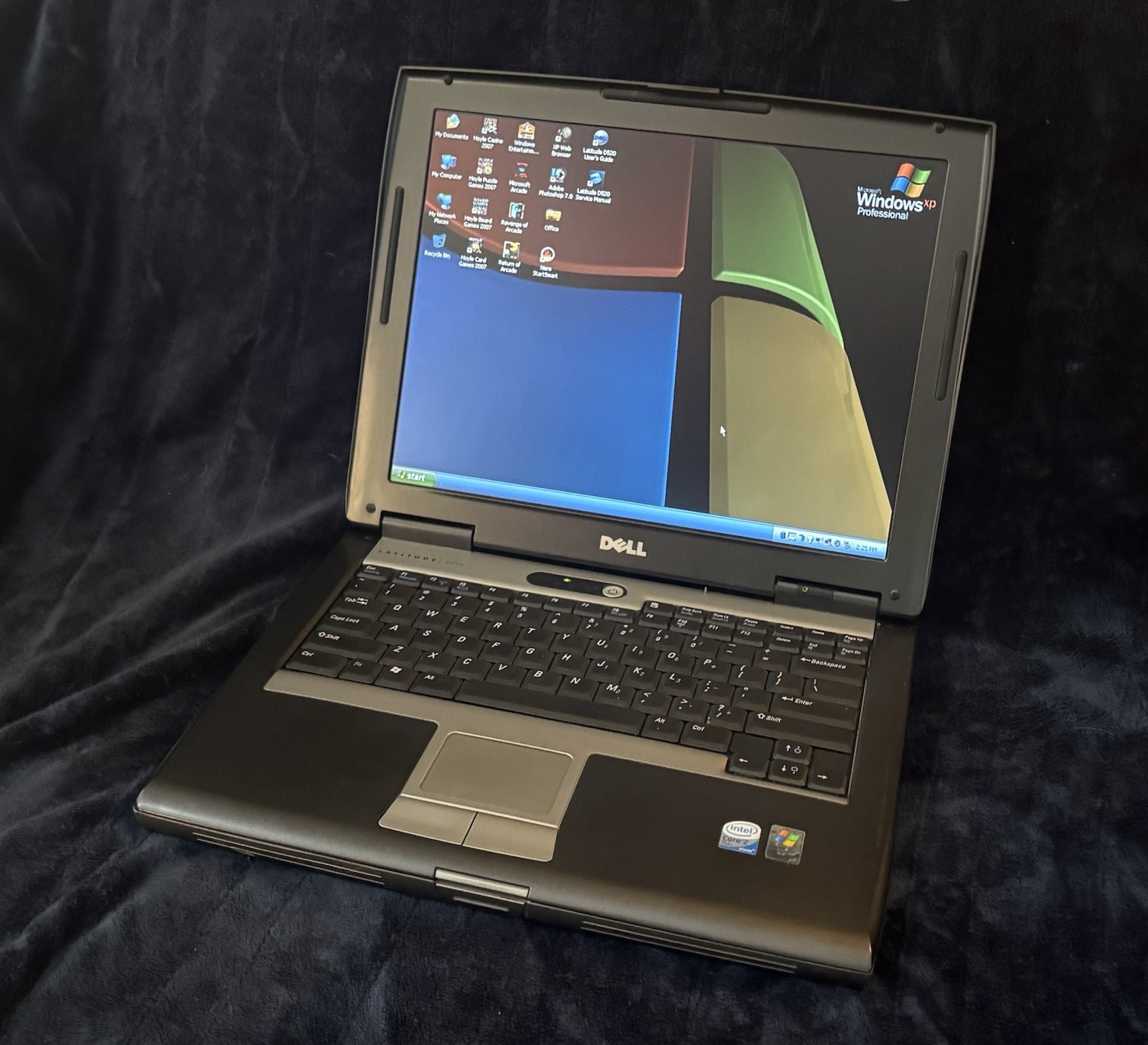 COMPLETE Dell Latitude D520 – 14″ LCD/1.66GHz/2GB RAM/60GB SSD/SERIAL D-SUB/XP
