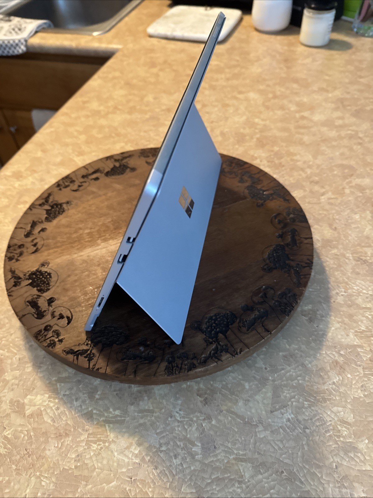 Windows 10 Surface Pro 128GB Excellent Condition: Includes Keyboard +Mouse+Case