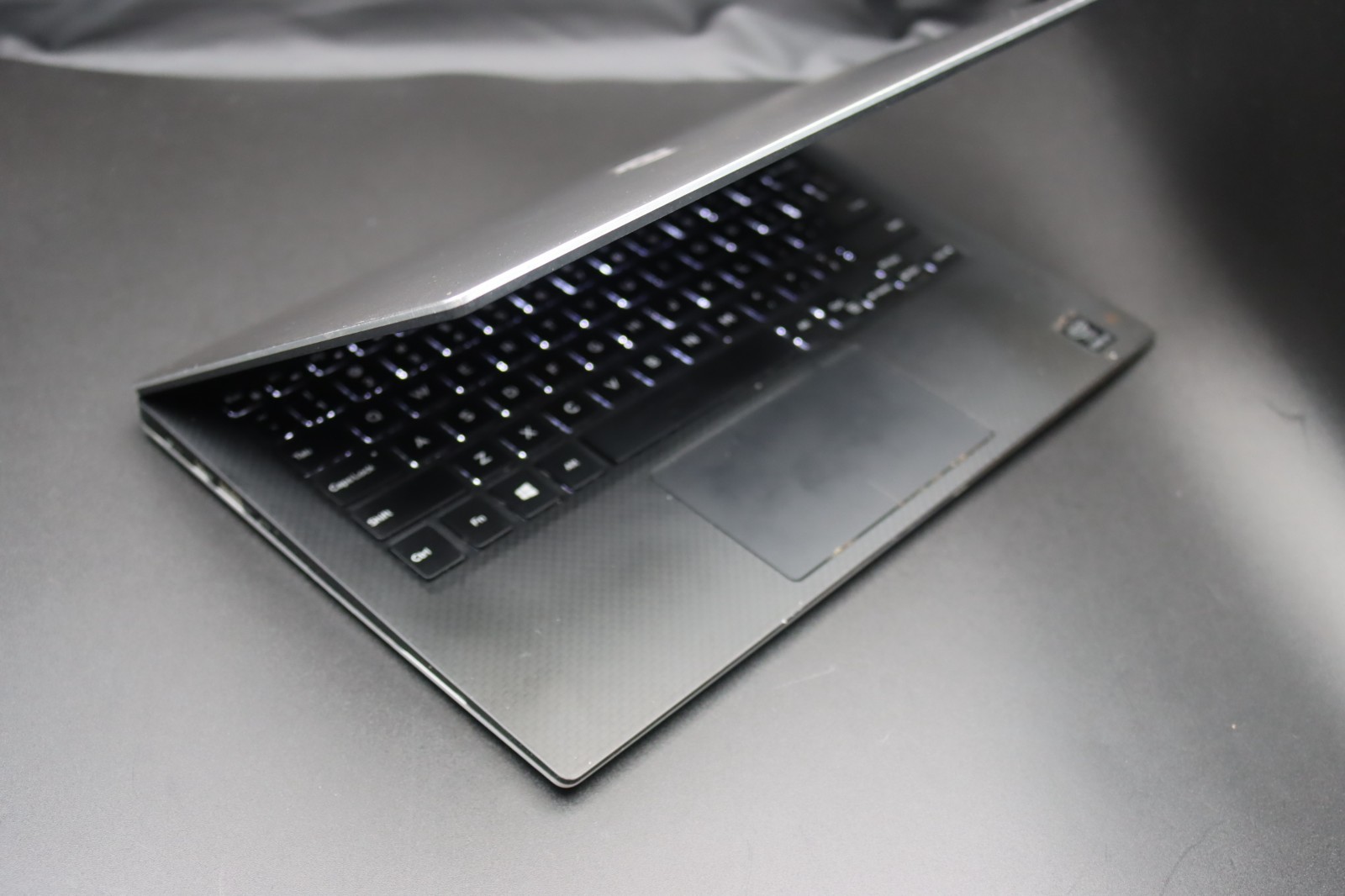 Dell XPS 13 9343, 13.3″ Intel Core i5-5200U, 4GB RAM, 128GB. Windows 10 Home