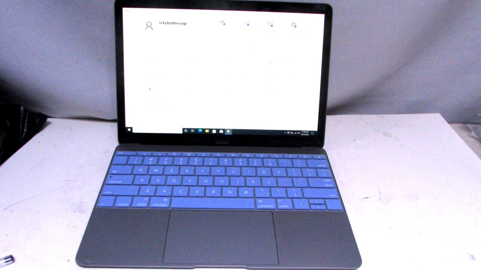 Apple Macbook A1534 w/ Windows 10 pro Intel M3-6Y30 8gb ram