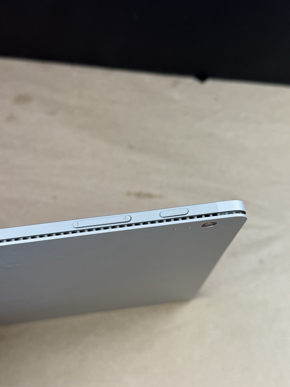Microsoft Surface Book 2 1832 Monitor Only Works should beat the monitor