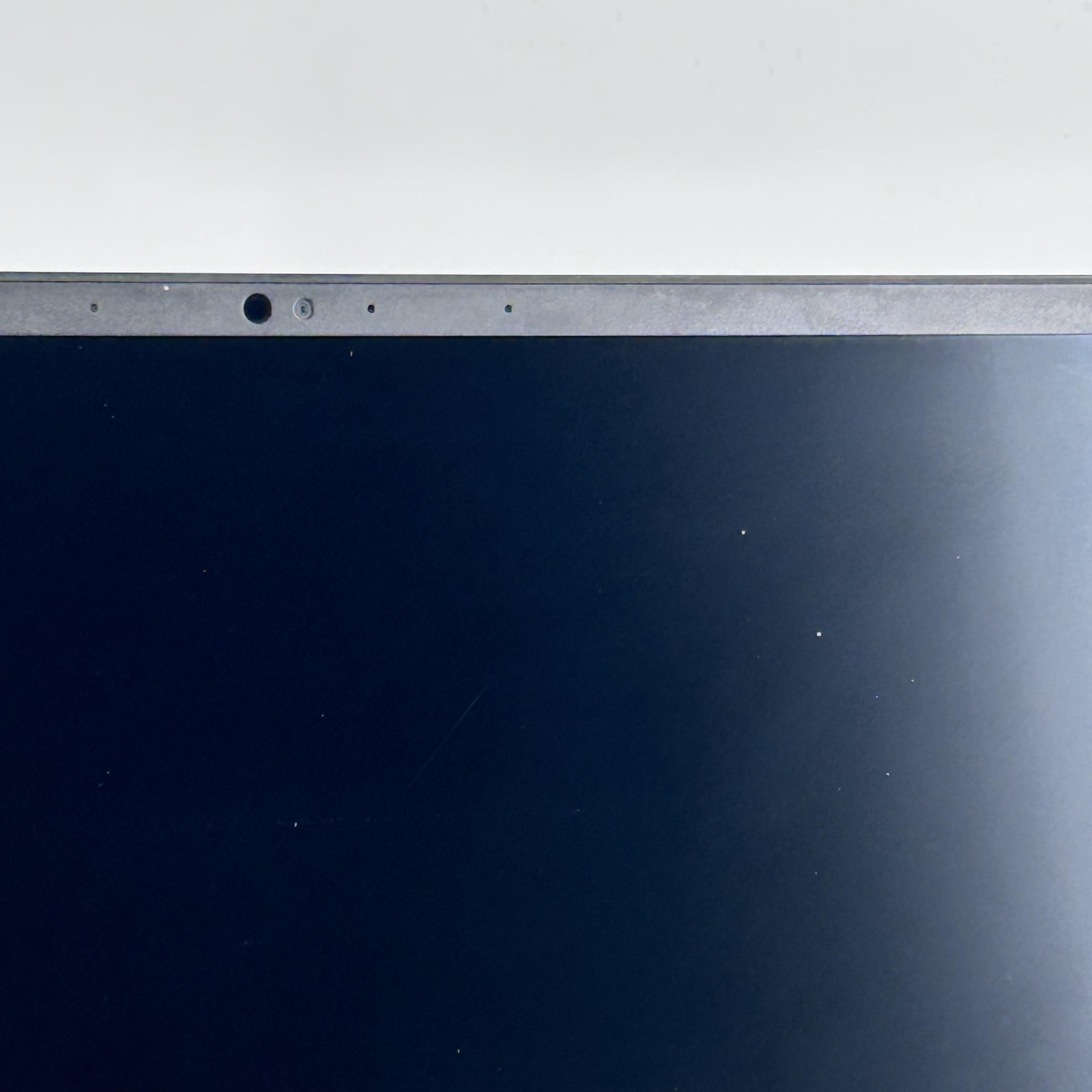 Razer Blade Stealth 13 FHD i7-8565U 1.80GHz 8GB 256GB SSD Good Chipped Screen