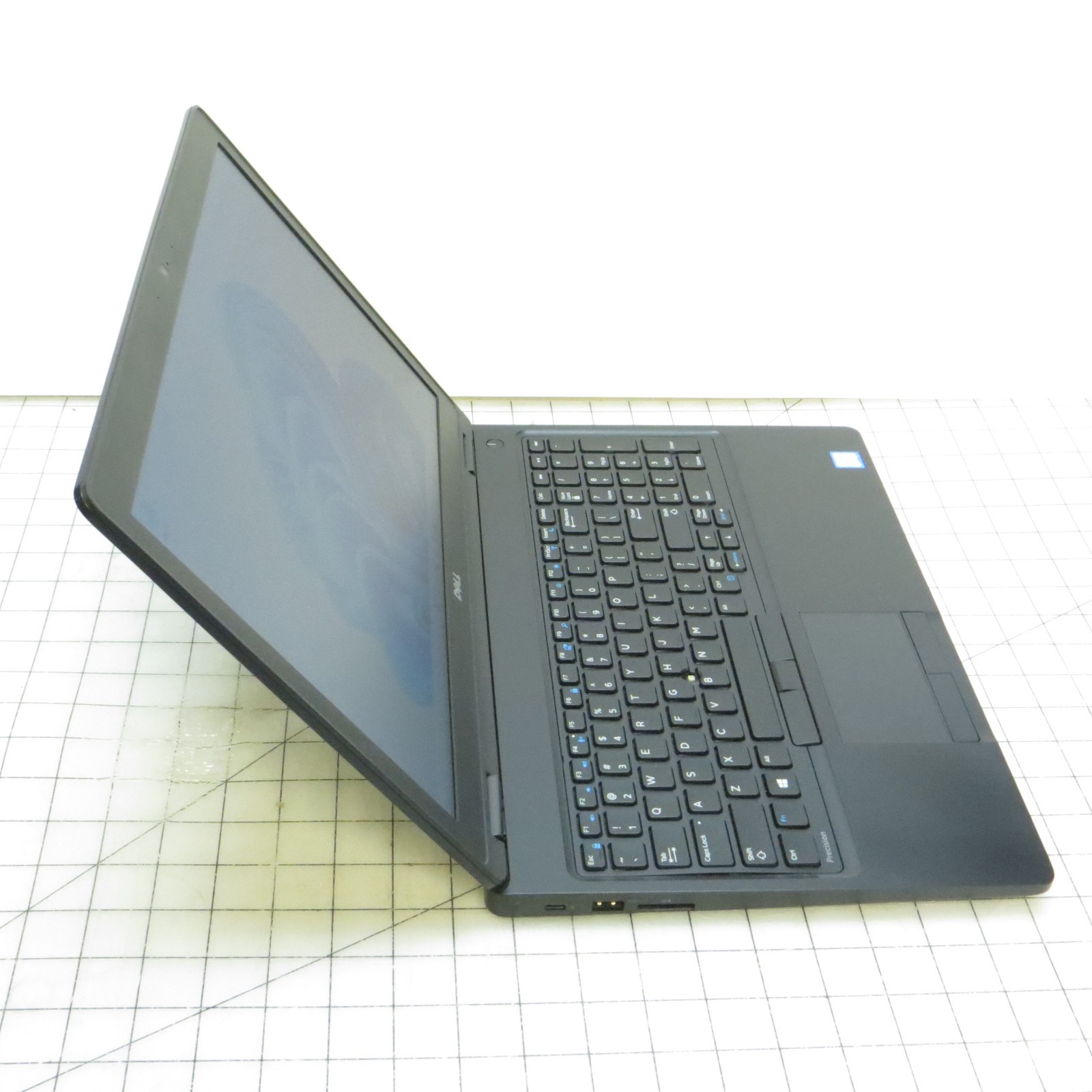 Dell Precision 3520 Intel i7 8GB RAM 256GB SSD 15.6″ Windows 11 Pro Laptop PC