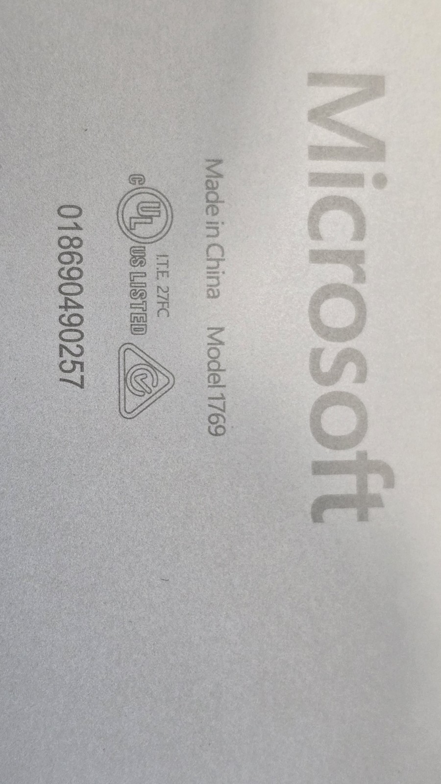Microsoft Surface Laptop 13.5″ (256GB SSD, Intel Core i7-7660U, 2.50GHz, 8GB