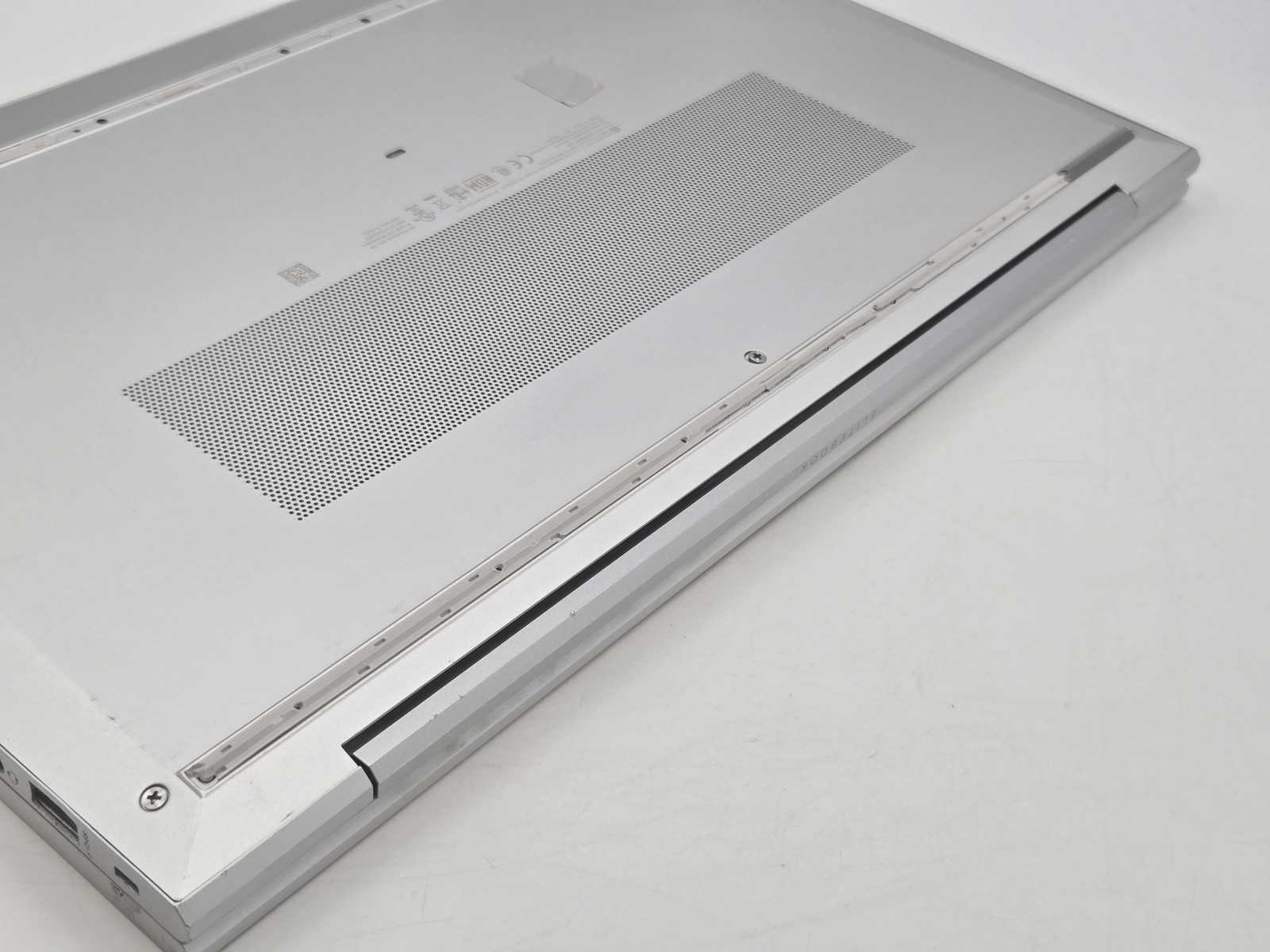 HP ELITEBOOK 855 G8 15″ FHD Touch RYZEN 7 PRO 5850U 512GB SSD 16GB W11 Backlit