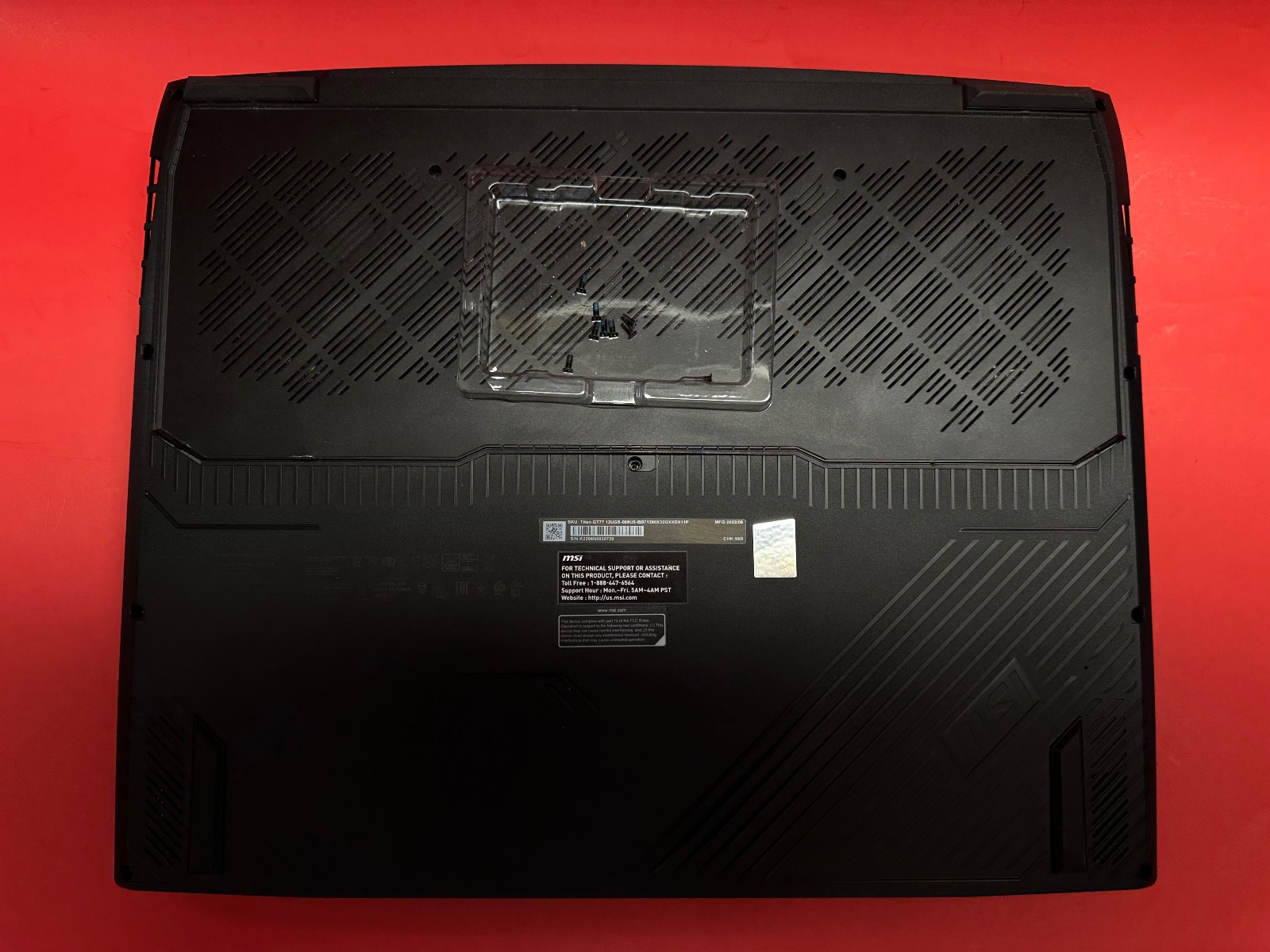 MSI Titan GT77HX Titan GT77HX – i9‑12900H No Drives – No Ram- Parts / Fix