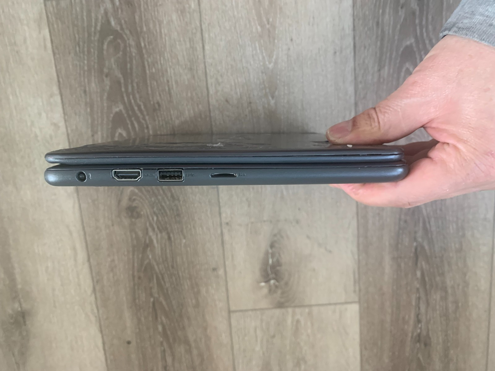Dell Inspiron 3185 11.6″ AMD A9-9420e Radeon R5 1.80GHz 4GB RAM 500GB HDD Win10