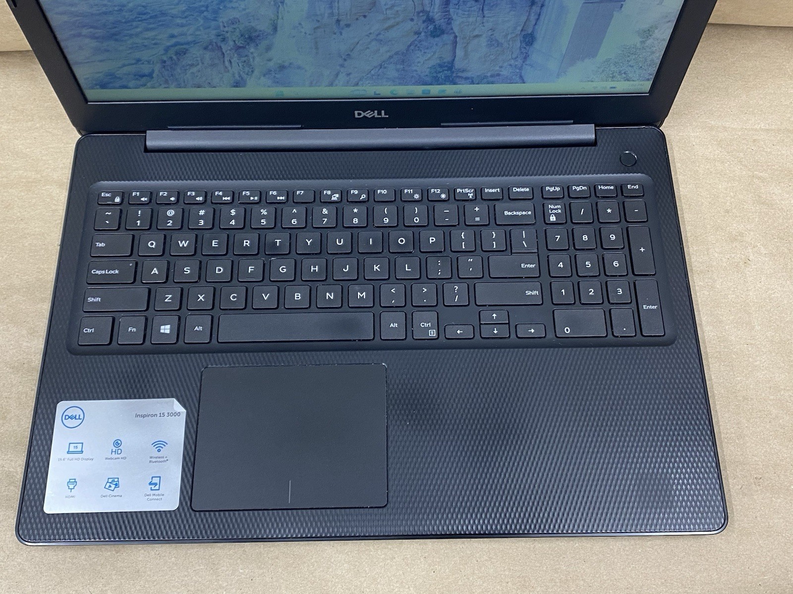 Dell Inspiron 3590 – 15.5″ 1920×1080 – i5-10210U – 4GB – 128GB SSD – Win 11 Pro