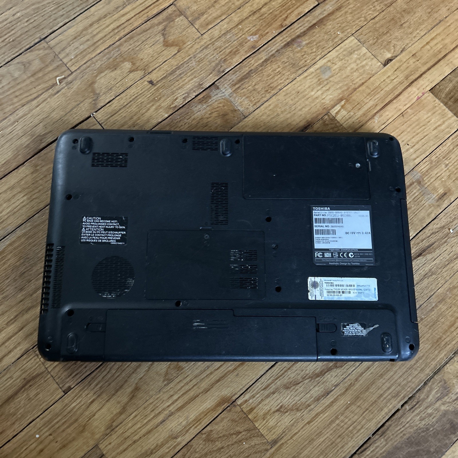 Toshiba satellite C655-S5543 laptop for parts black no cord