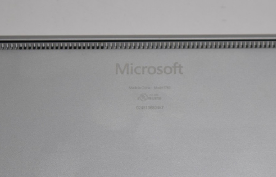 Microsoft Surface Laptop 1st Gen 1769 Core i5-7200U 2.50 GHz 8 GB 256 GB SSD