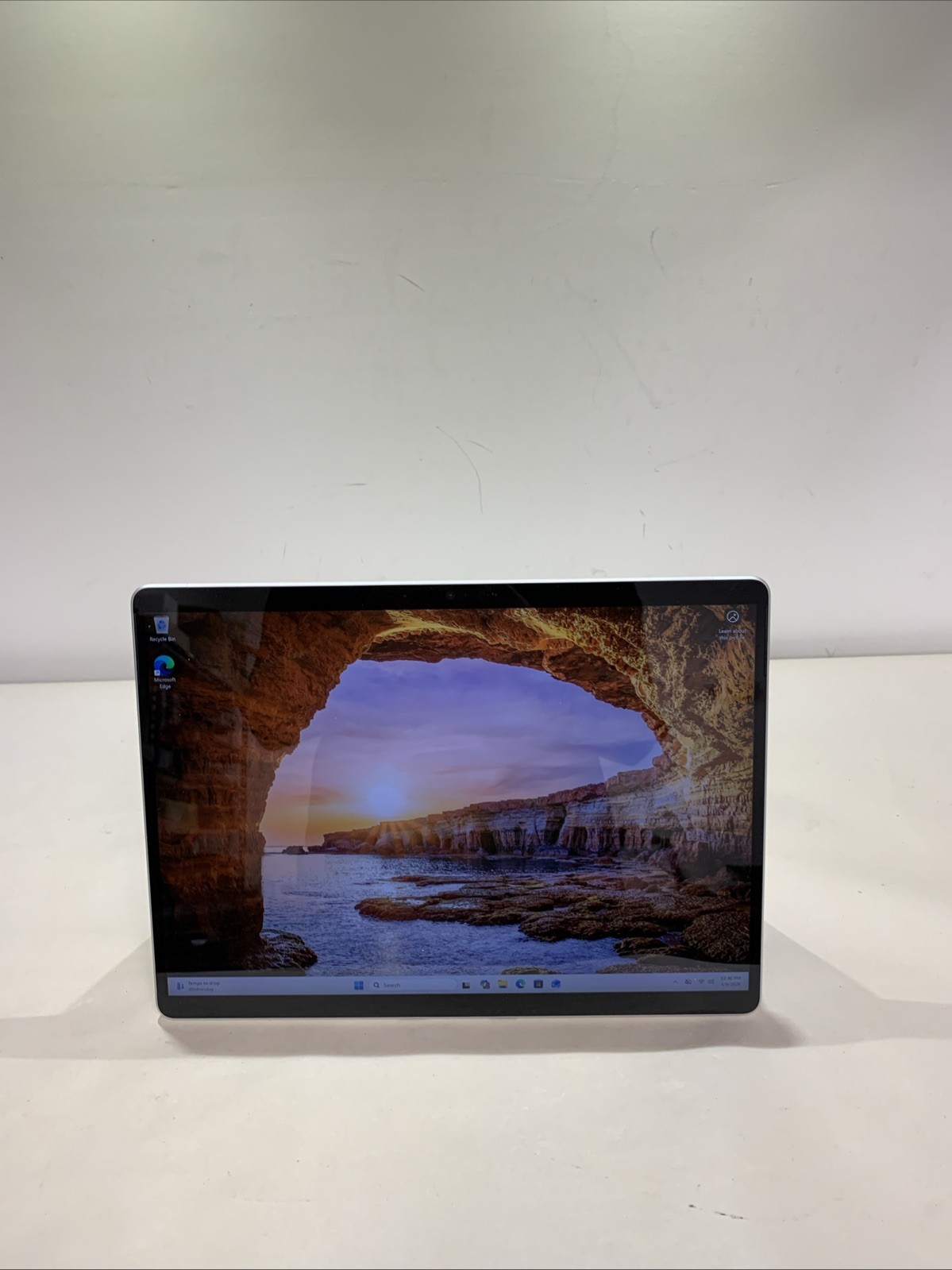 Microsoft Surface Pro 8 i5-1145G7 8GB RAM 128GB SSD Win11 Pro | READ DESCRIPTION