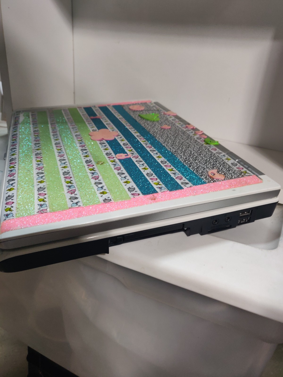Dell Inspiron PP23LA–FOR PARTS; NOT WORKING–No RAM, Hard Drive, and Charger