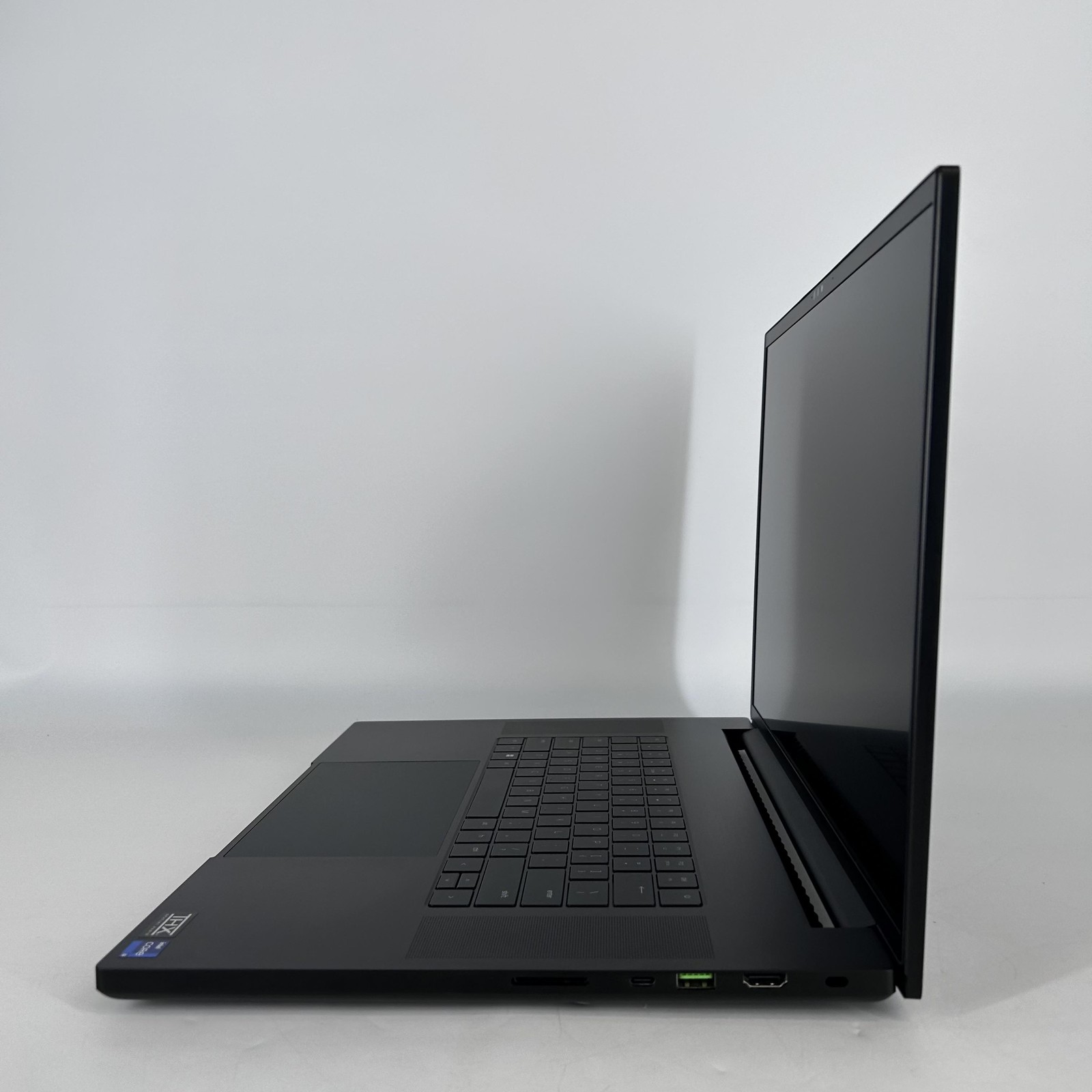 Razer Blade 18 240Hz QHD+ 2.2 GHz i9-13950HX 16GB 1TB SSD RTX 4060 Very Good