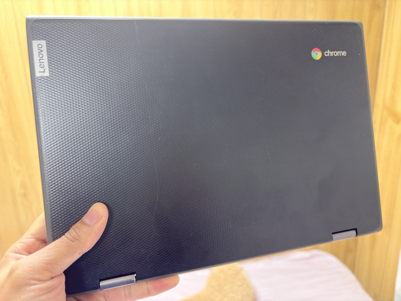 Lenovo 300e Chromebook (32GB SSD, Intel Celeron N4000, 2.60GHz, 4GB RAM) Laptop