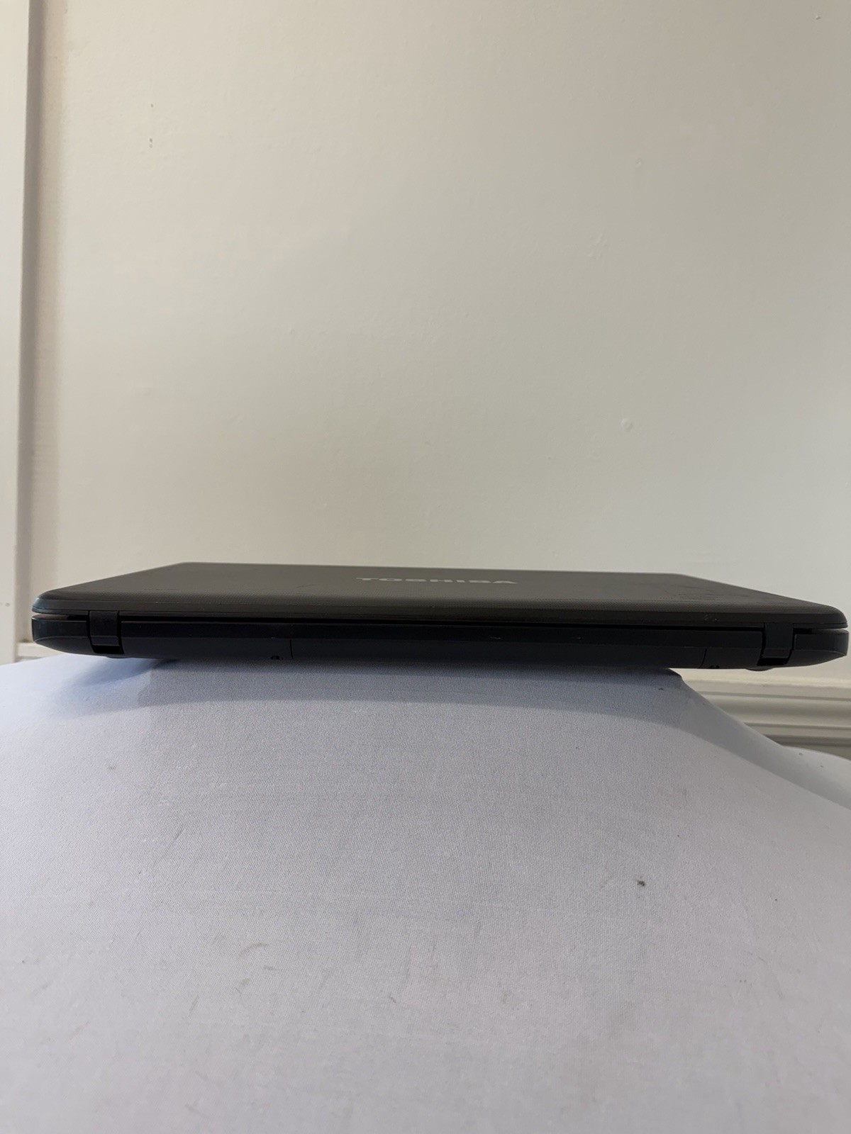 Toshiba Satellite C875-S7205 Laptop – Good Screen – Intel Pentium B970 -Read Des