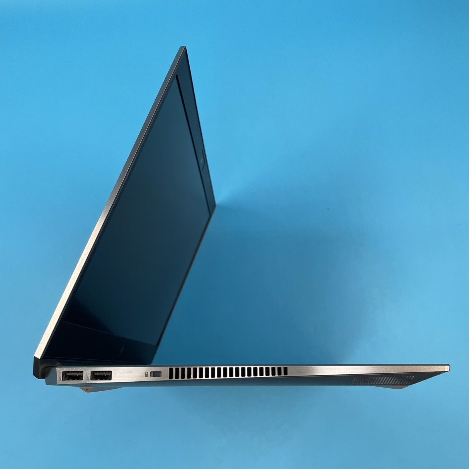 HP ZBook Studio G5 | i7-8850H | 8GB RAM | NO SSD | P1000 | NO OS | 69% BATT